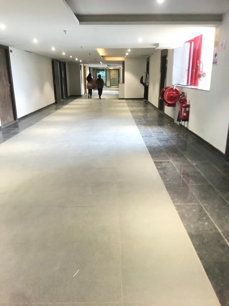 Room, science city Commercial Office Space 893 Sq.Ft. In Science City Ahmedabad 9223038