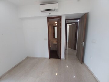 Room in 3 BHK Apartment at Lodha The Park Side, Worli – for Rent