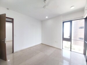 Room in 3 BHK Apartment at Lodha The Park Side, Worli – for Rent