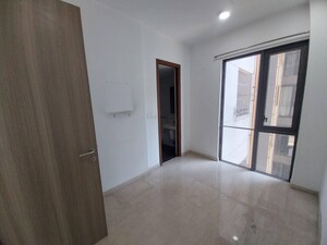 Room in 3 BHK Apartment at Lodha The Park Side, Worli – for Rent