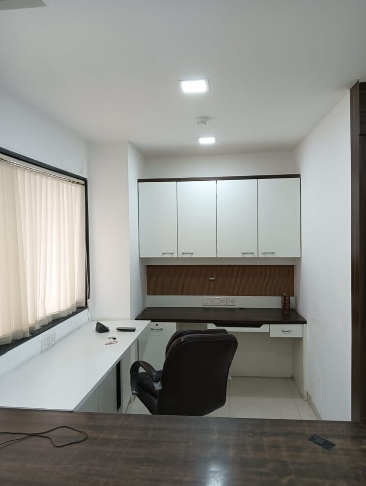 Team Area, naupada Commercial Office Space 2000 Sq.Ft. In Naupada Thane 9223204
