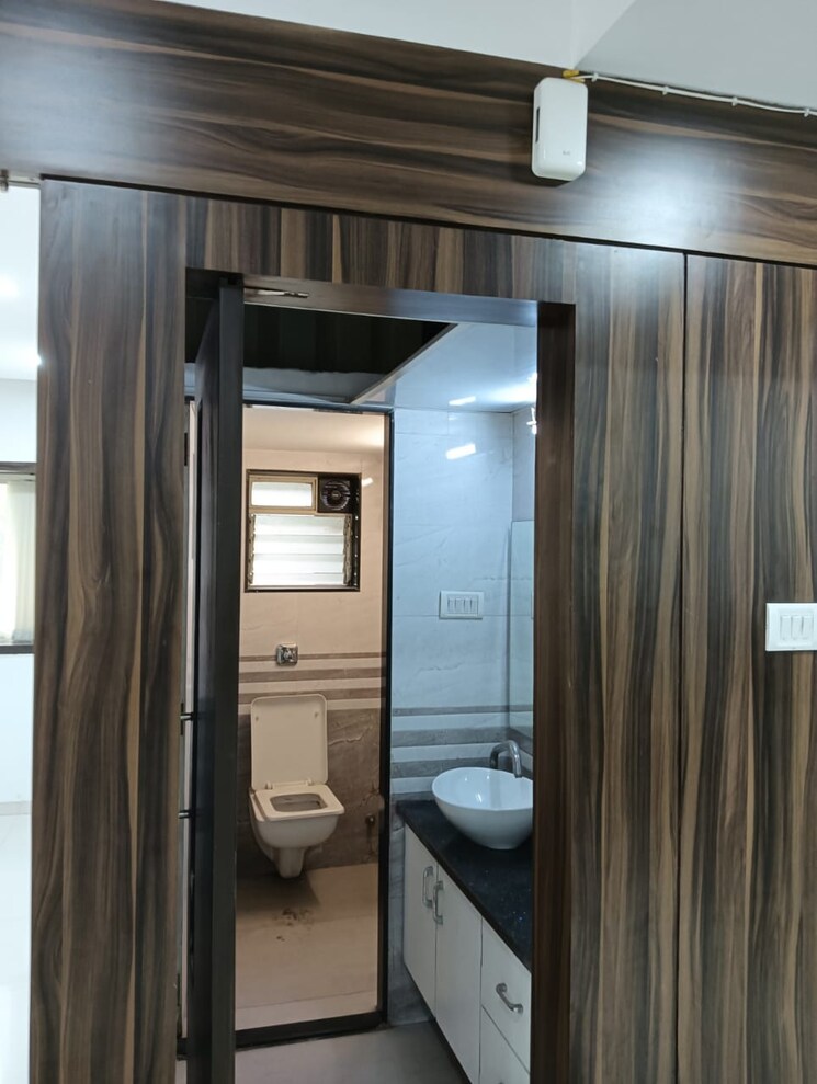 undefined, naupada Commercial Office Space 2000 Sq.Ft. In Naupada Thane 9223204