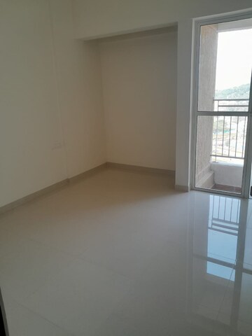 Room in 2.5 BHK Apartment at Sheth Clarion, Borivali East – for Sale