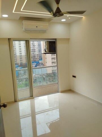 Room in 2.5 BHK Apartment at Sheth Clarion, Borivali East – for Sale