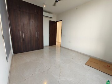 Room in 3 BHK Apartment at Piramal Vaikunth, Balkum Pada – for Rent