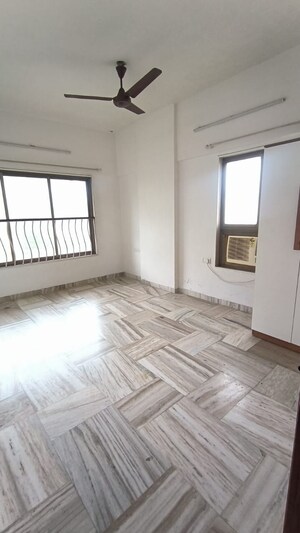 Room in 2 BHK Apartment at Sanghvi Aaditya Heights, Tardeo – for Rent