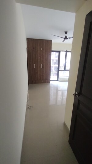 Room in 4 BHK Apartment at Logix Blossom County, Sector 137 – for Rent