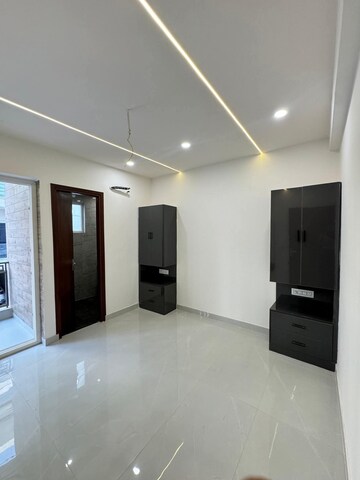 Room in 3 BHK Builder Floor at Pir Machalla – for Sale