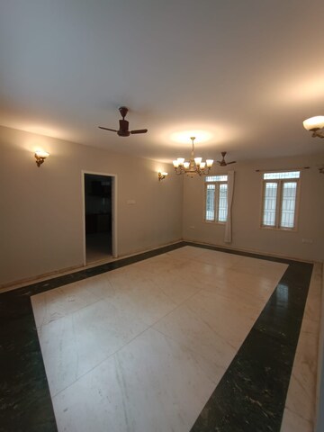 Room in 6+ BHK Independent House at Garden Homes, Halasuru – for Rent