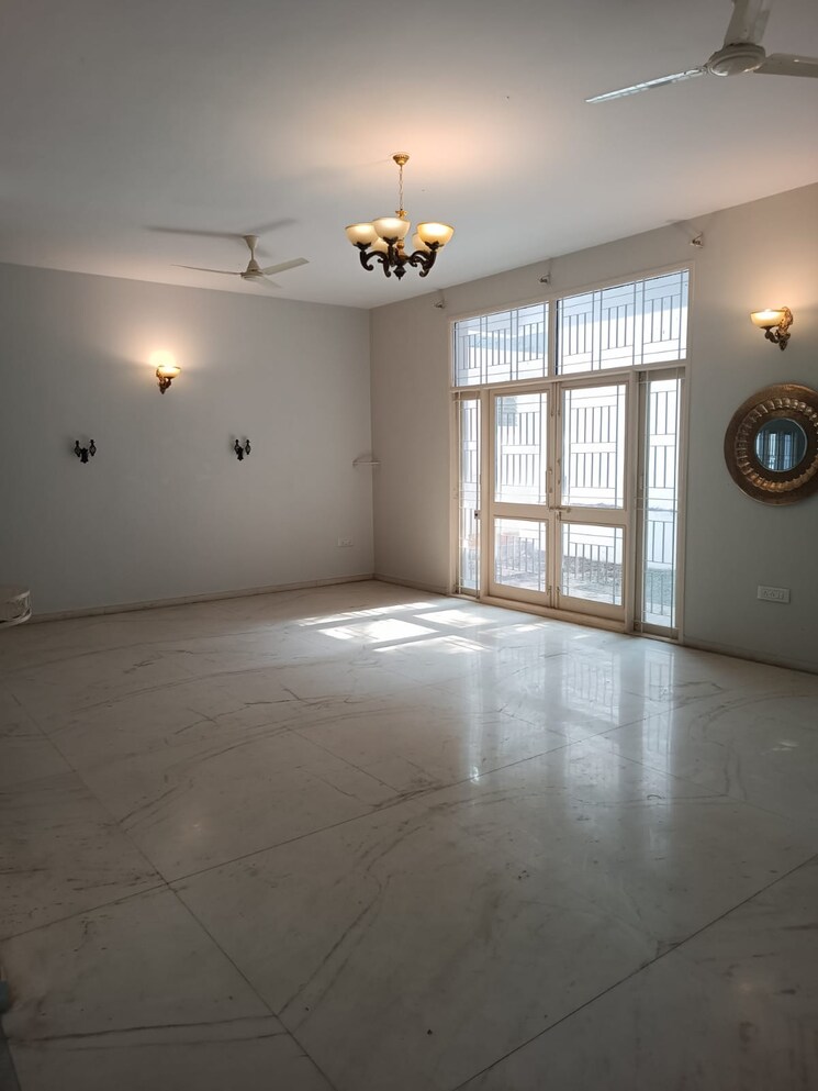 Living Room, garden-homes 6+ Bedroom 7000 Sq.Ft. Independent House In Halasuru Bangalore 9223339