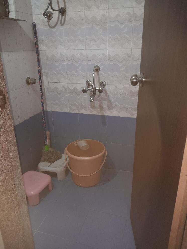 Bathroom, kopar khairane 1 Bedroom 250 Sq.Ft. Apartment In Kopar Khairane Navi Mumbai 9223331