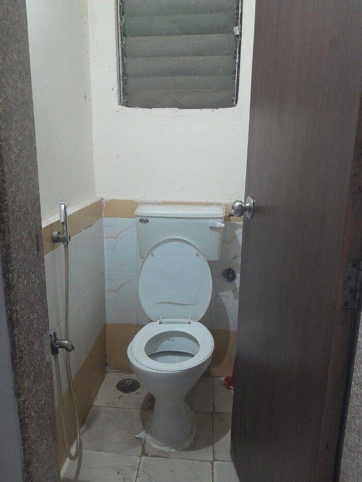 Bathroom, kopar khairane 1 Bedroom 250 Sq.Ft. Apartment In Kopar Khairane Navi Mumbai 9223331