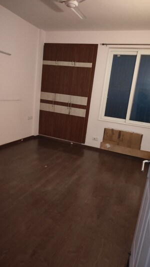 Room in 3 BHK Apartment at Godrej Woods, Sector 43 – for Rent