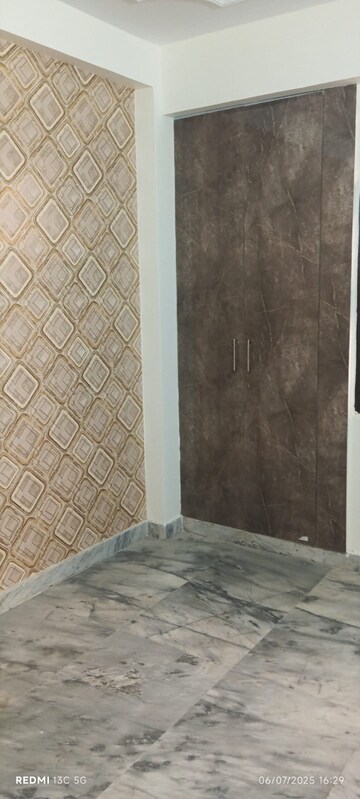 Bathroom in 1 BHK Apartment at Shalimar Garden – for Sale
