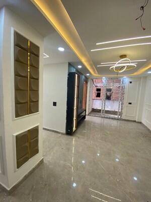 Parking in 3 BHK Builder Floor at Ultima 107, Sector 104 – for Sale