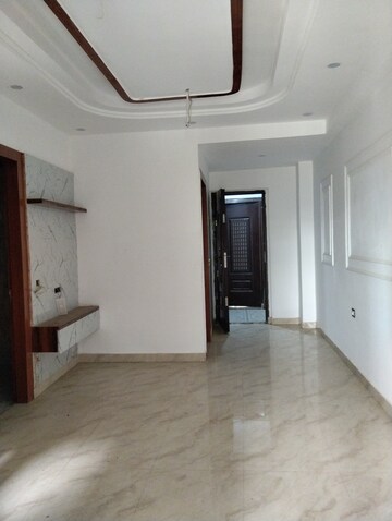 Corridor in 3 BHK Builder Floor at Sector 73 – for Sale