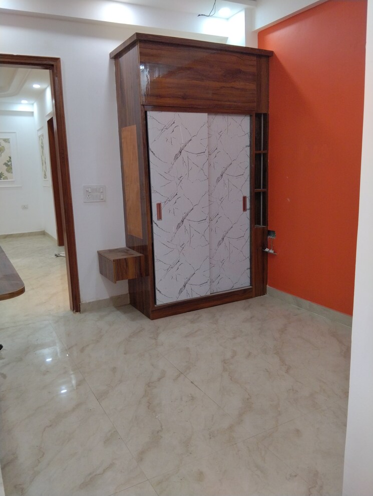 Room, sector 73 3 Bedroom 1400 Sq.Ft. Builder Floor In Sector 73 Noida 9223506