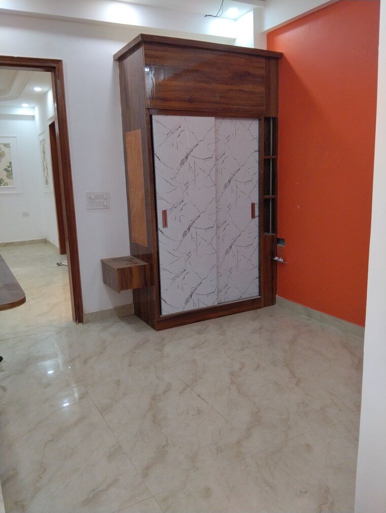 Room, sector 73 3 Bedroom 1400 Sq.Ft. Builder Floor In Sector 73 Noida 9223506