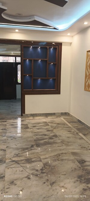 Room in 3 BHK Apartment at Shalimar Garden – for Sale