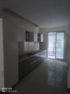 Kitchen in 4 BHK Apartment at Parsvnath Exotica, Sector 53 – for Rent