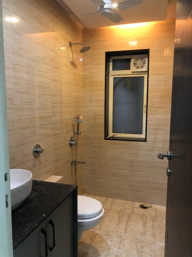 Bathroom, prestige-court 3 Bedroom 1600 Sq.Ft. Apartment In Khar West Mumbai 9223348