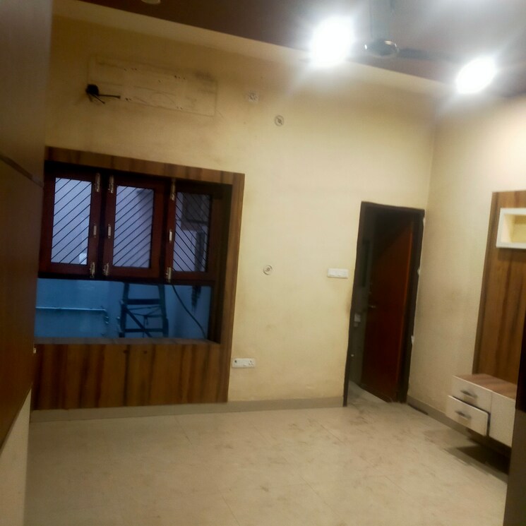 Room, wazirganj Commercial Office Space 2154 Sq.Ft. In Wazirganj Lucknow 9223466
