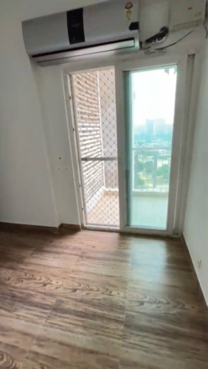 Room in 2.5 BHK Apartment at Fusion Homes, Tech Zone Greater Noida – for Sale