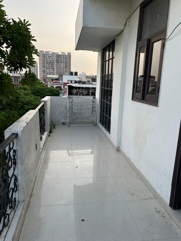 Balcony in 2 BHK Independent House at RWA Apartments Sector 52, Sector 52 – for Rent