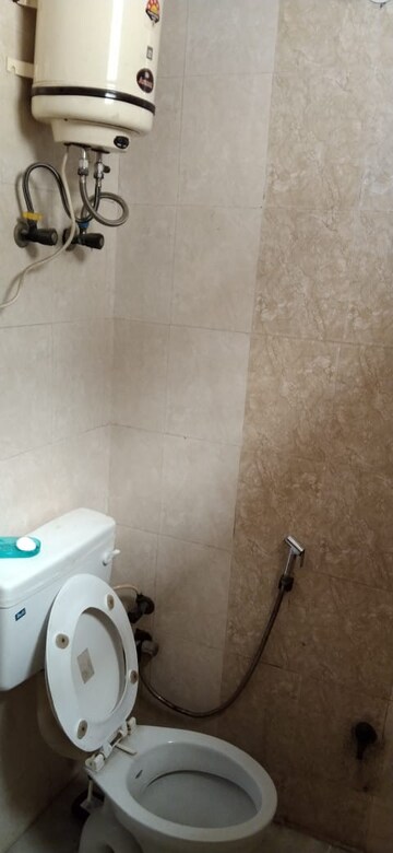 Bathroom in 1 RK Independent House at Varun Enclave, Sector 28 – for Rent