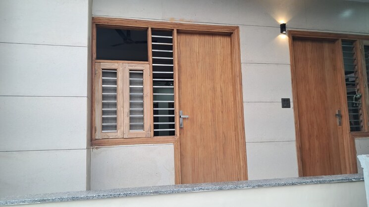 Room, green fields colony 3 Bedroom 350 Sq.Yd. Builder Floor In Green Fields Colony Faridabad 9223610