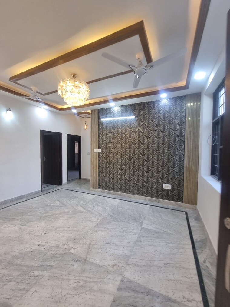 Bedroom, green fields colony 3 Bedroom 350 Sq.Yd. Builder Floor In Green Fields Colony Faridabad 9223610