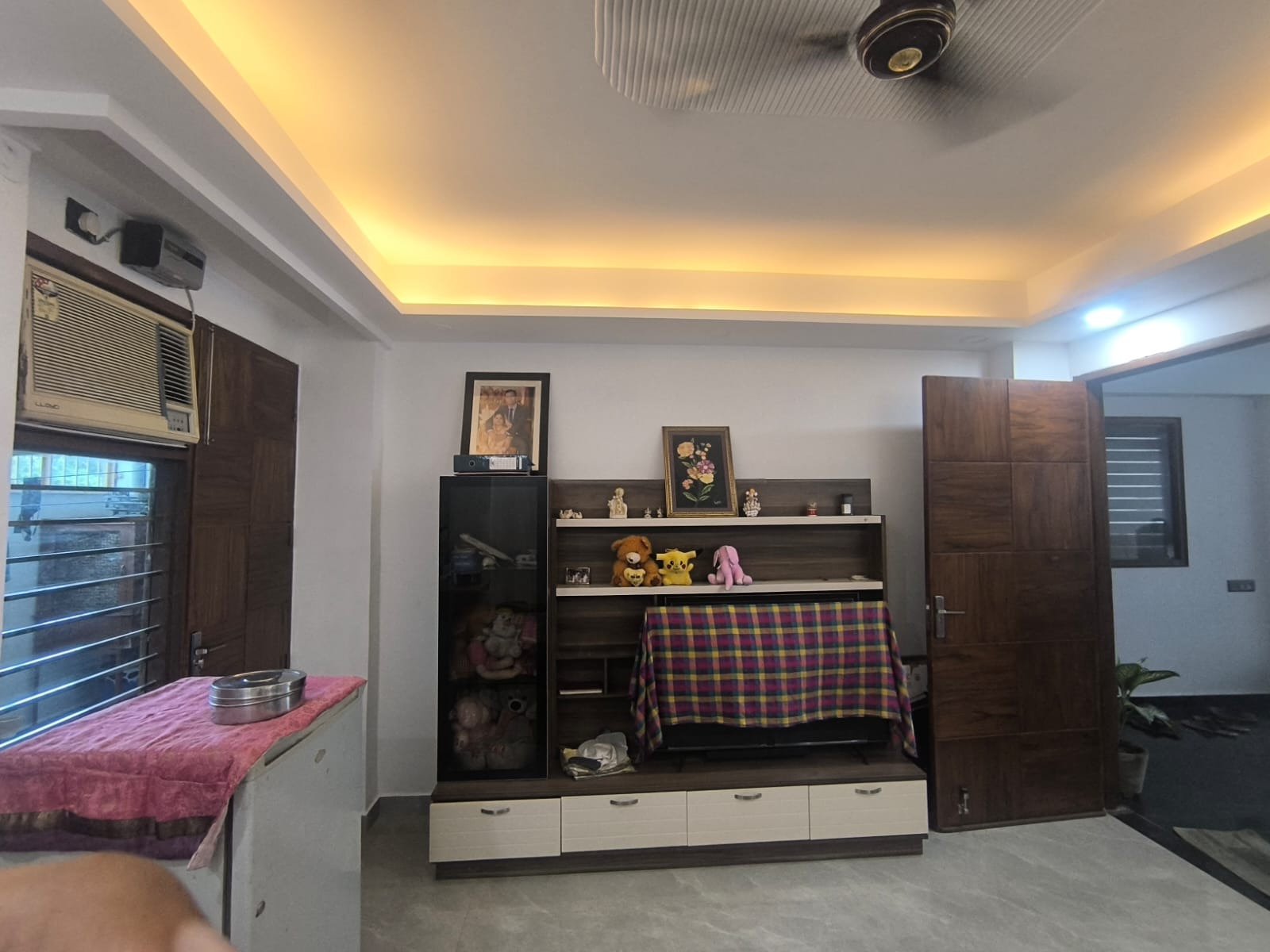 3 BHK + Pooja Room,Servant Room,Study Room,Extra Room Builder Floor For Rent in Green Fields Colony