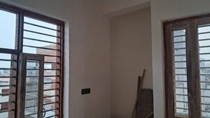 Room in 4 BHK Builder Floor at Green Fields Colony – for Rent