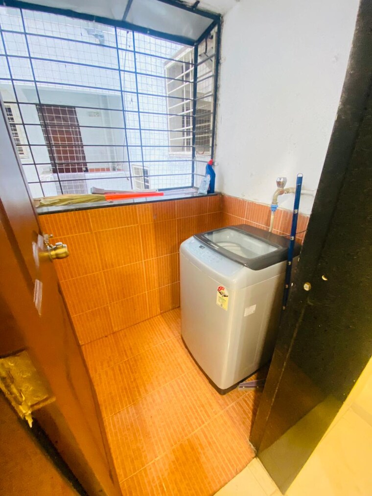 Master Bedroom, la-gloriosa-apartment 2 Bedroom 910 Sq.Ft. Apartment In Kalyani Nagar Pune 9223650