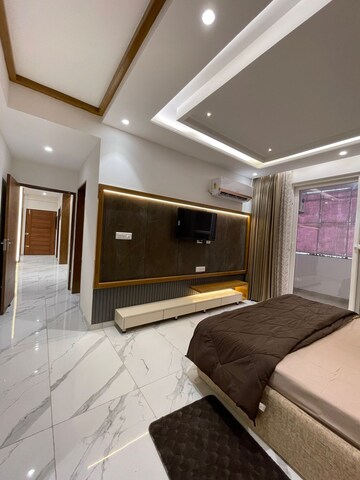 Bedroom in 3.5 BHK Apartment at Sector 11 – for Rent