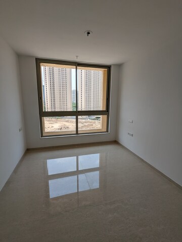 Room in 2 BHK Apartment at Hiranandani Delanna, Ghodbunder Road – for Rent