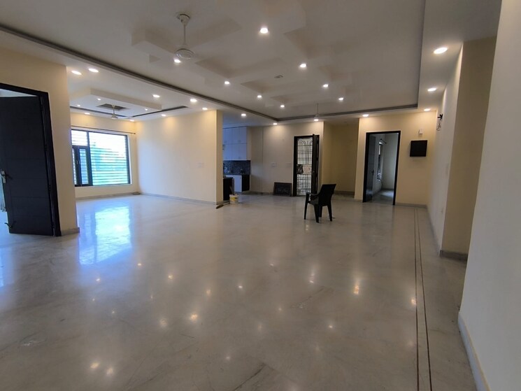 Living Room, green fields colony 5 Bedroom 500 Sq.Yd. Builder Floor In Green Fields Colony Faridabad 9223685