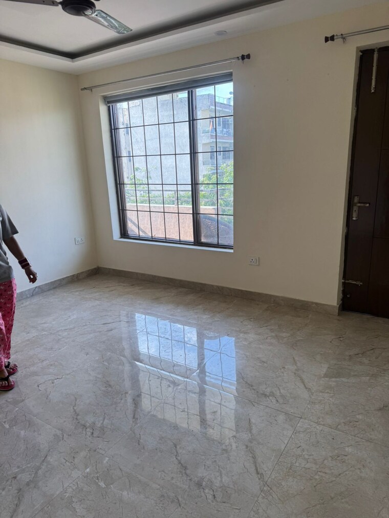 Room, green fields colony 4 Bedroom 450 Sq.Yd. Builder Floor In Green Fields Colony Faridabad 9223705