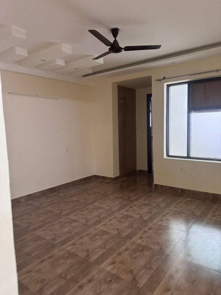 Room, green fields colony 4 Bedroom 450 Sq.Yd. Builder Floor In Green Fields Colony Faridabad 9223705