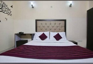 Bedroom in  Pg at Wazidpur – for Rent