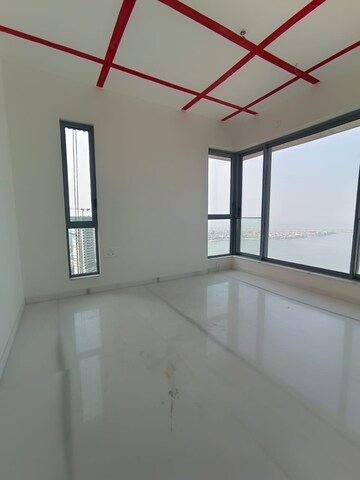 Room in 3 BHK Apartment at Hubtown 25 South, Prabhadevi – for Rent