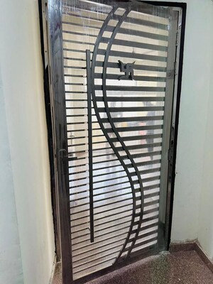 Staircase in 3 BHK Apartment at Amrapali Silicon City, Sector 76 – for Sale