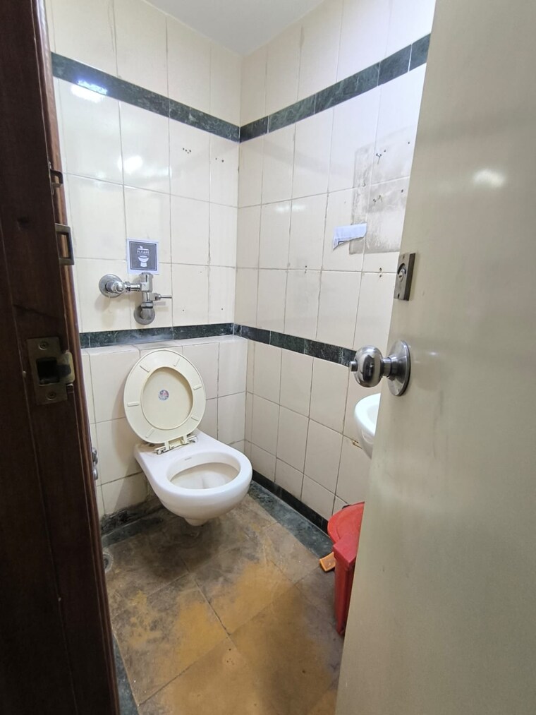 Bathroom, solitaire-corporate-park Commercial Office Space 2700 Sq.Ft. In Andheri East Mumbai 9223940