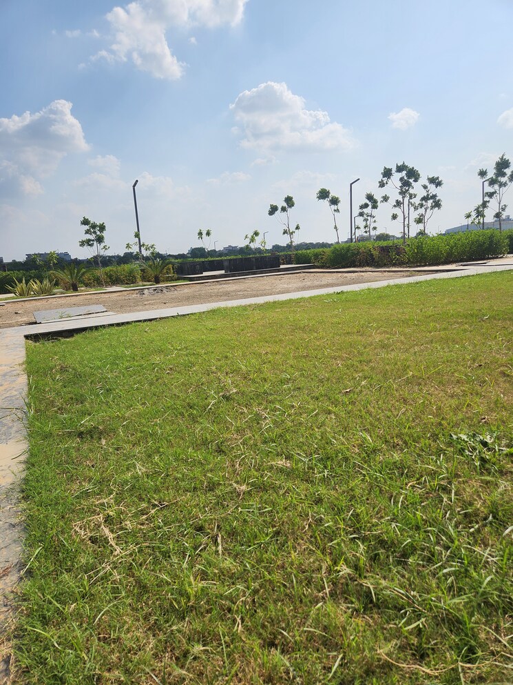 Garden, jms-the-pearl  150 Sq.Yd. Plot In Sector 95 Gurgaon 9223930