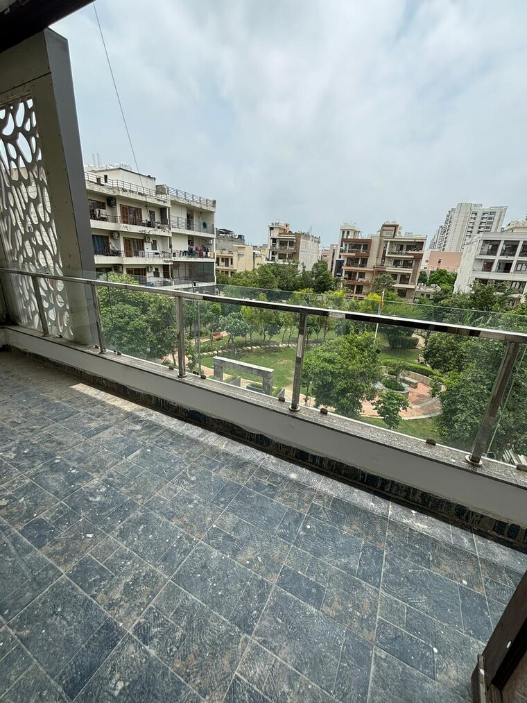 Balcony, parklands 4 Bedroom 300 Sq.Yd. Builder Floor In Sector 85 Faridabad 9223978