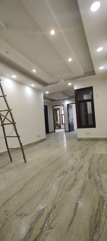 Room in 3 BHK Independent House at Chattarpur – for Rent