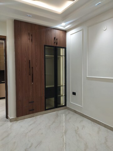 Room in 2 BHK Apartment at Vaishali Sector 4 – for Sale