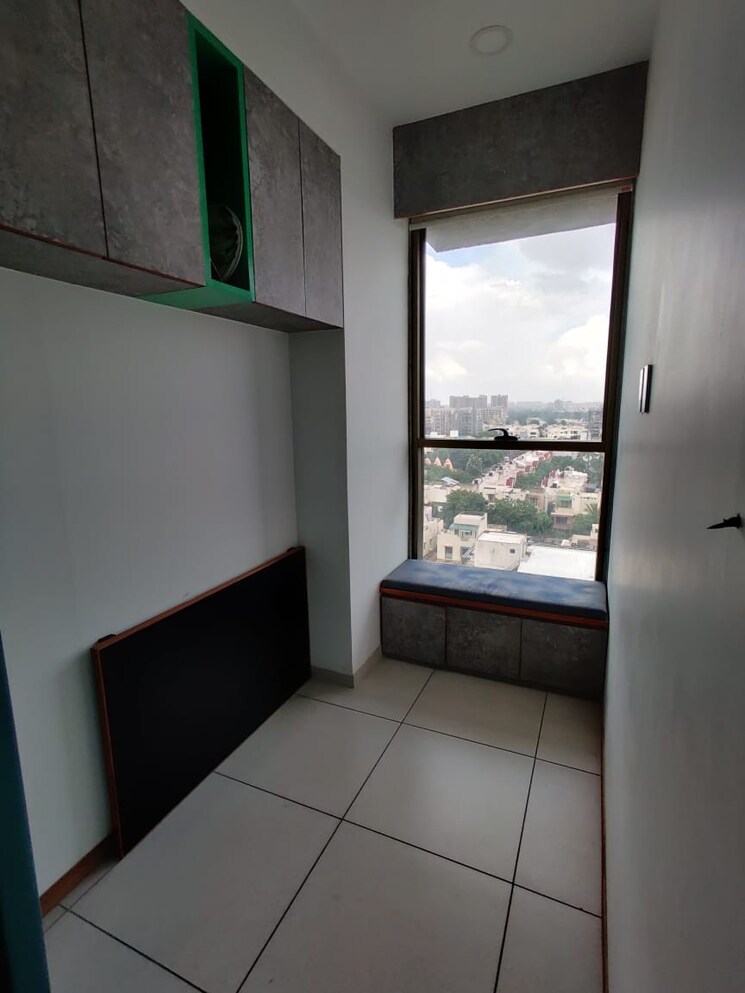 Room, science city Commercial Office Space 856 Sq.Ft. In Science City Ahmedabad 9223977