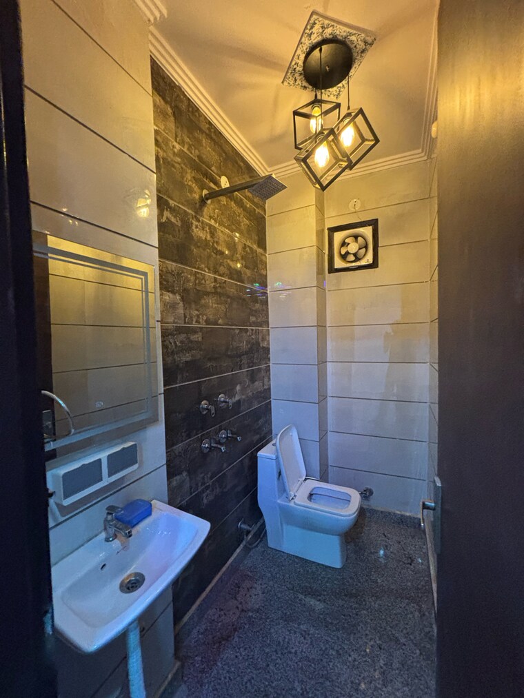 Bathroom, dwarka mor 2 Bedroom 495 Sq.Ft. Builder Floor In Dwarka Mor Delhi 9224011