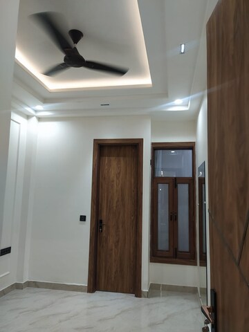 Room in 2 BHK Apartment at Vaishali Sector 5 – for Sale